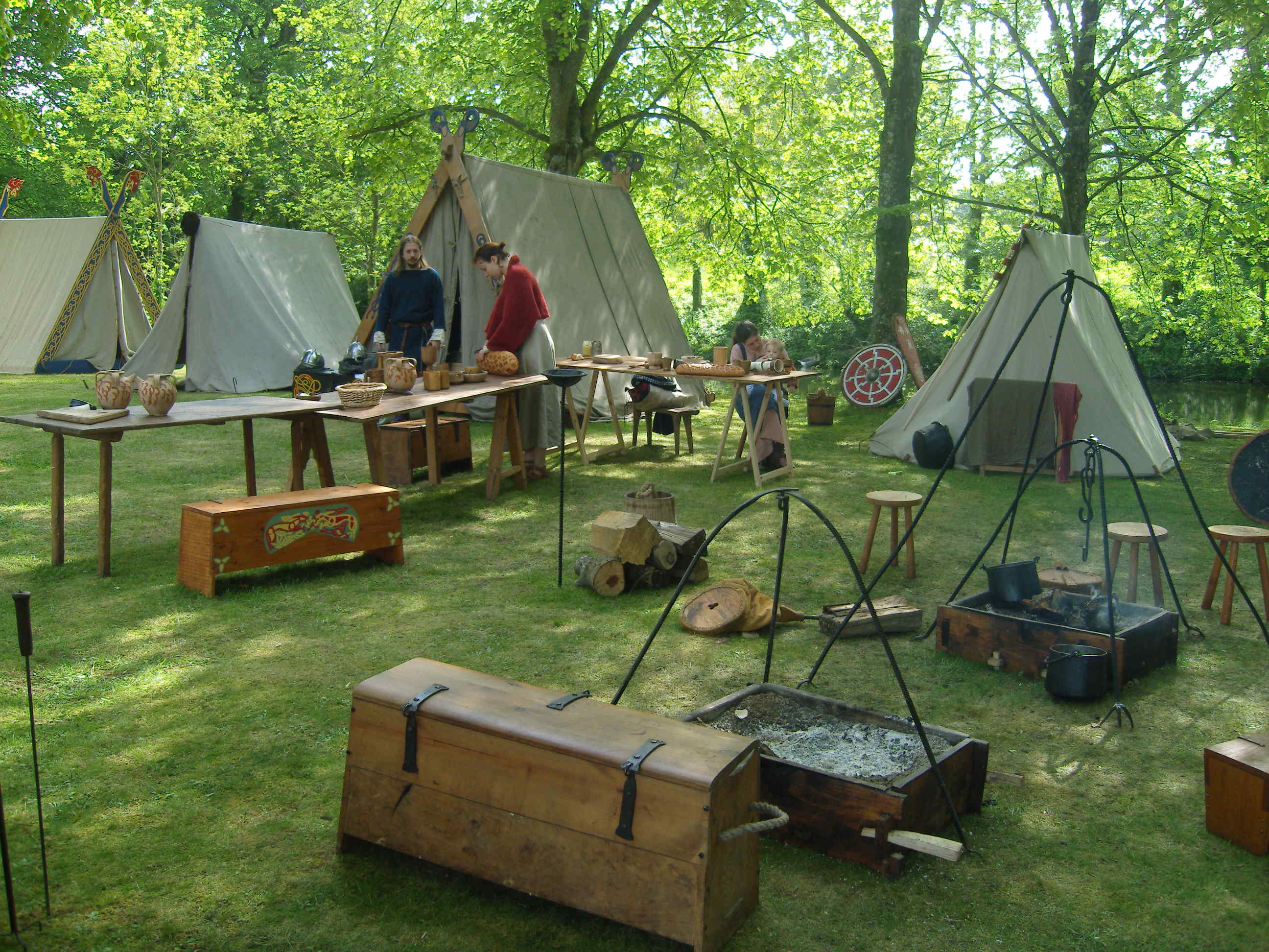 Reconstitution d'un camp viking au chateau de Gratôt.
